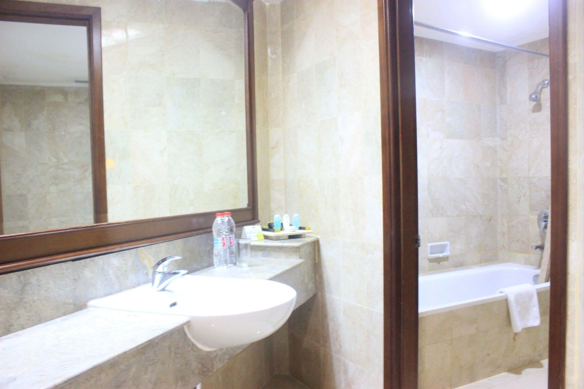 Grand Arkenso Park View Hotel